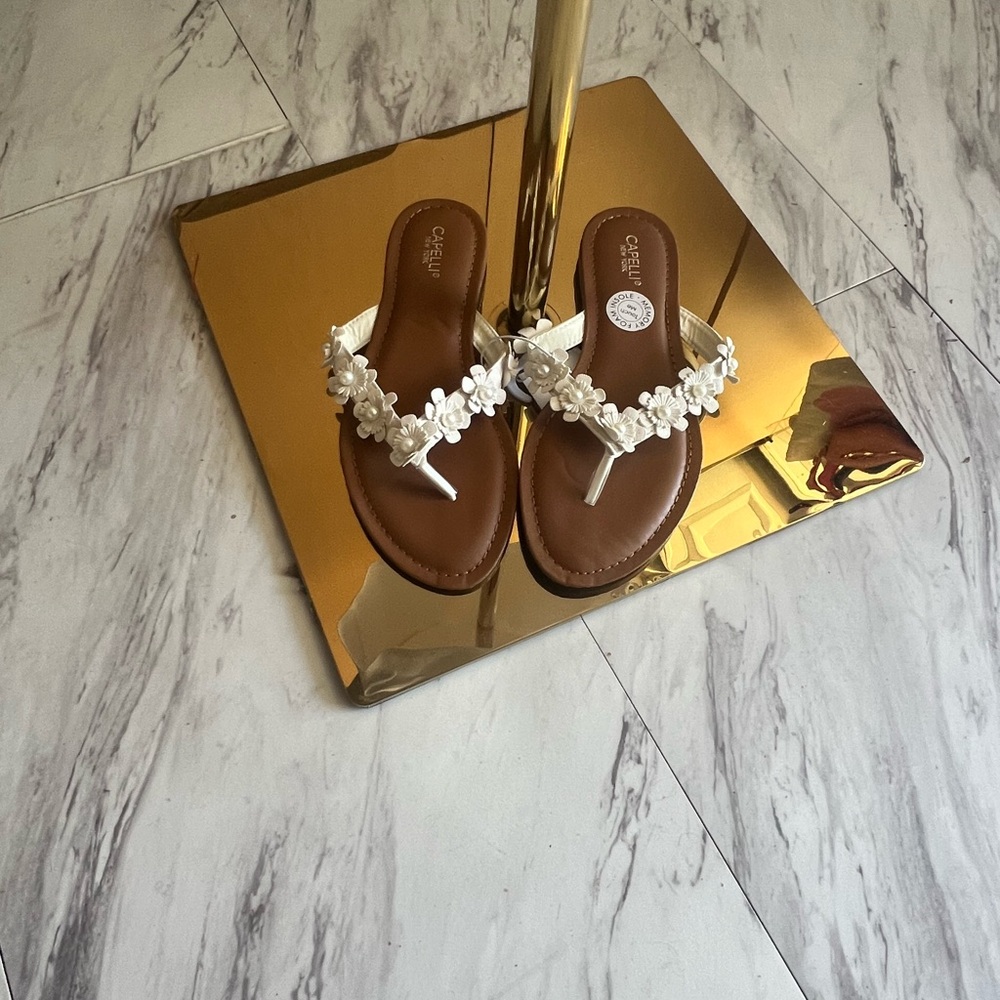NWT white floral flip flops